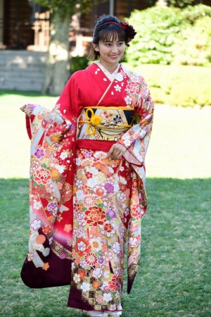 2020年オスカープロモーション晴れ着撮影会に登場した岡田結実