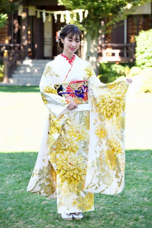 2020年オスカープロモーション晴れ着撮影会に登場した宮本茉由