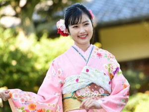 2020年オスカープロモーション晴れ着撮影会に登場した井頭愛海