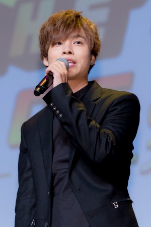 劇場版『ヒロアカ』完成披露試写会に登場した岡本信彦