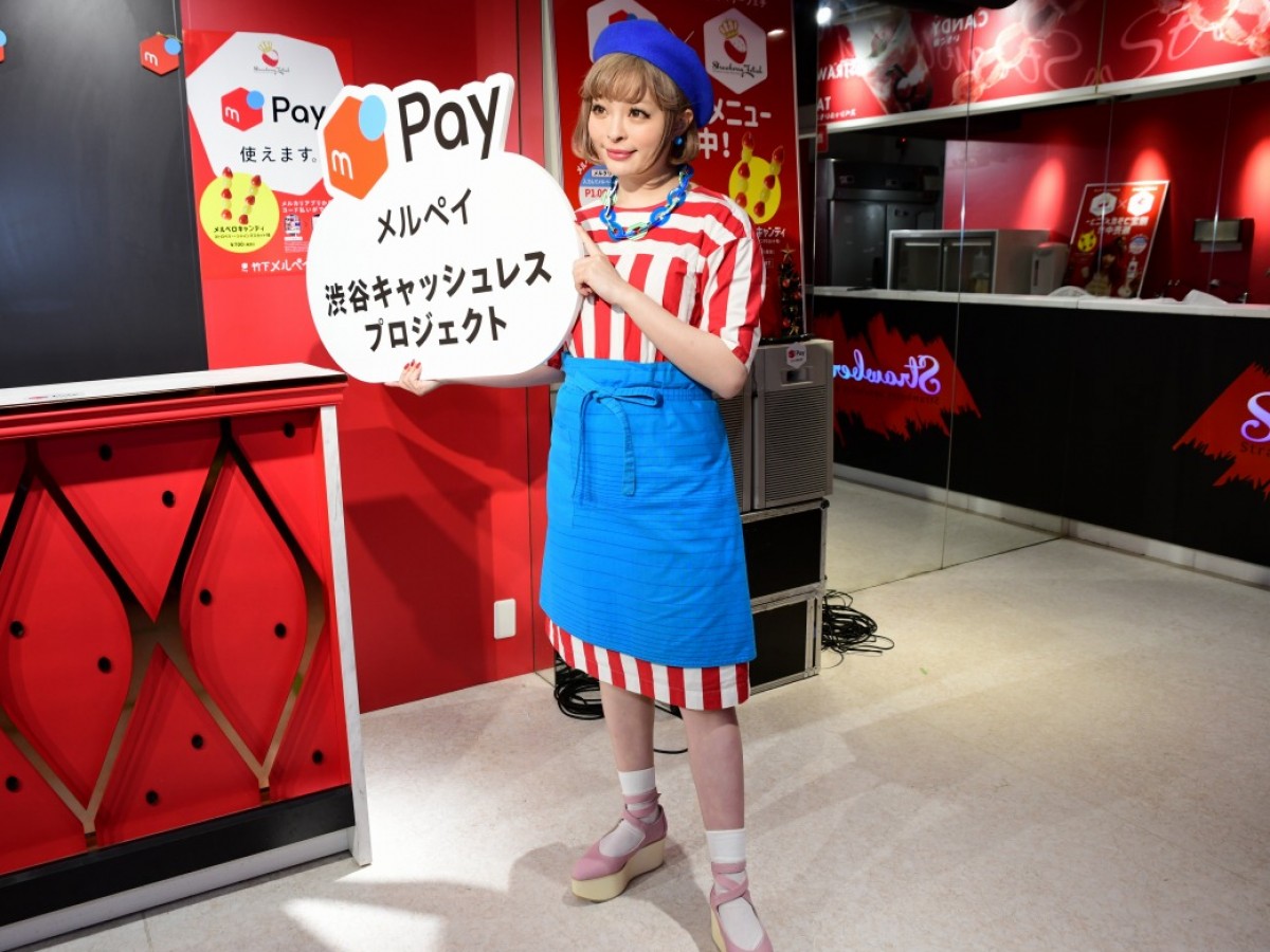 きゃりーぱみゅぱみゅ、カラフルな衣装に「キャンディーをイメージ」 