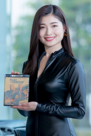 映画『ワイルド・スピード／スーパーコンボ』スーパープレミアムセット発売記念イベントに登場した土屋炎伽