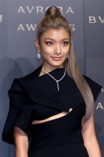 「BVLGARI AVRORA AWARDS 2019」フォトコールに登場したローラ