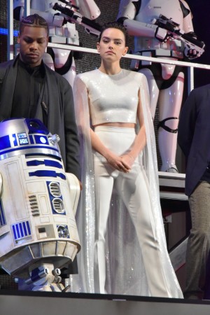 『スター・ウォーズ／スカイウォーカーの夜明け』レッドカーペット・イベントに登場したデイジー・リドリー