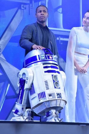 『スター・ウォーズ／スカイウォーカーの夜明け』レッドカーペット・イベントに登場したジョン・ボイエガ