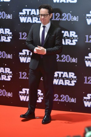 『スター・ウォーズ／スカイウォーカーの夜明け』レッドカーペット・イベントに登場したJ・J・エイブラムス監督