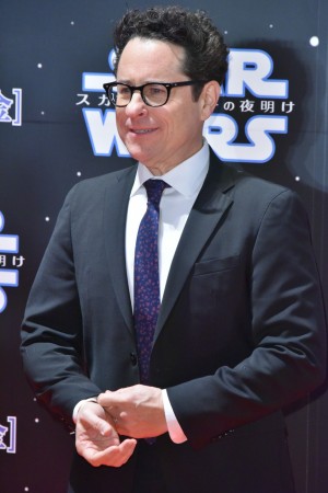 『スター・ウォーズ／スカイウォーカーの夜明け』レッドカーペット・イベントに登場したJ・J・エイブラムス監督