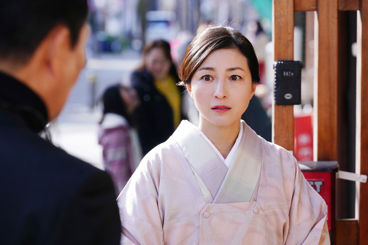 映画『嘘八百 京町ロワイヤル』で着物美人・志野を演じる広末涼子の場面写真