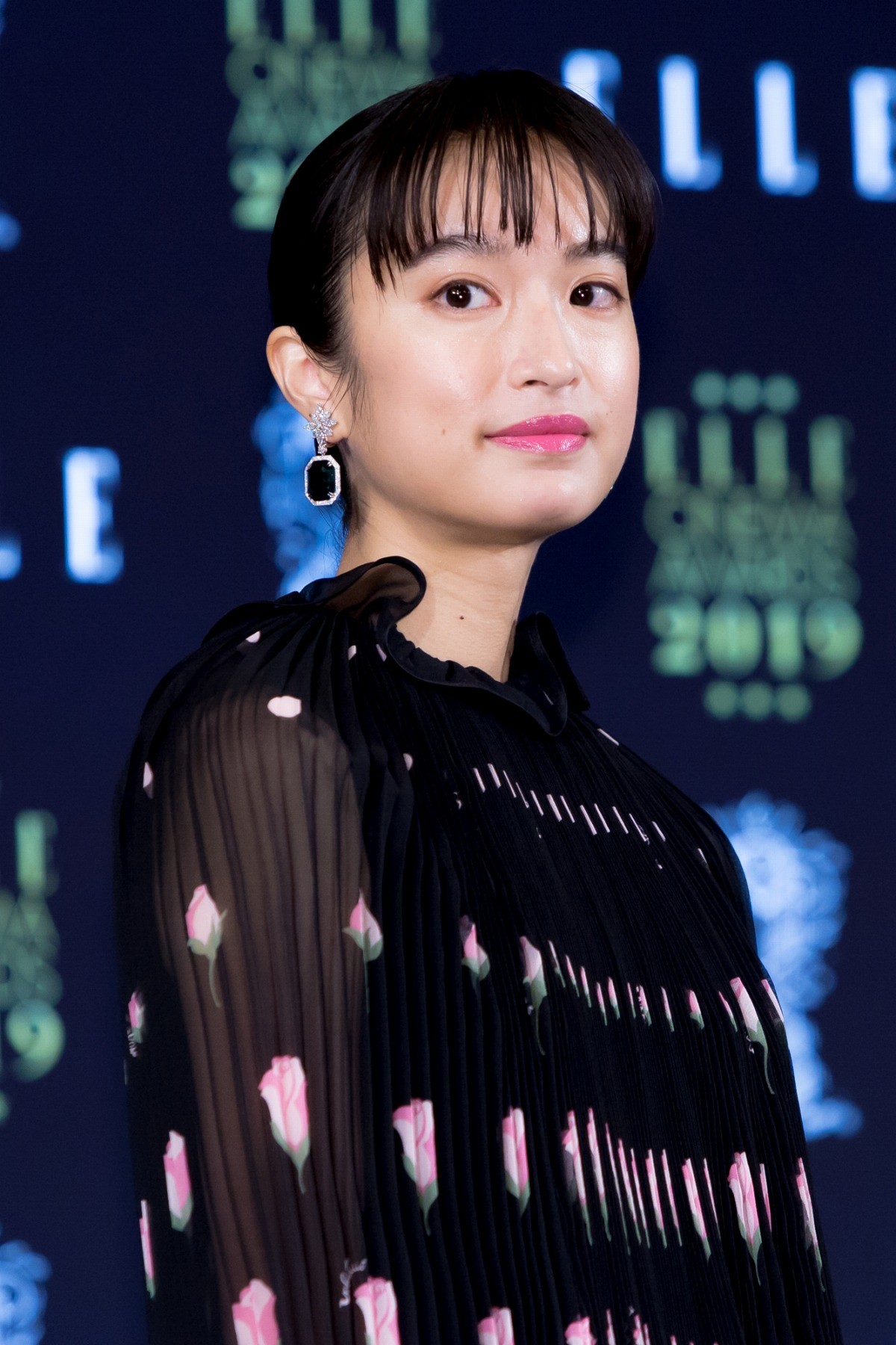 中村倫也、佐久間由衣に「僕、竹馬に乗ってもそんなにスタイリッシュにならない」