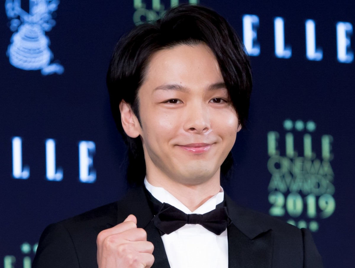 中村倫也、佐久間由衣に「僕、竹馬に乗ってもそんなにスタイリッシュにならない」