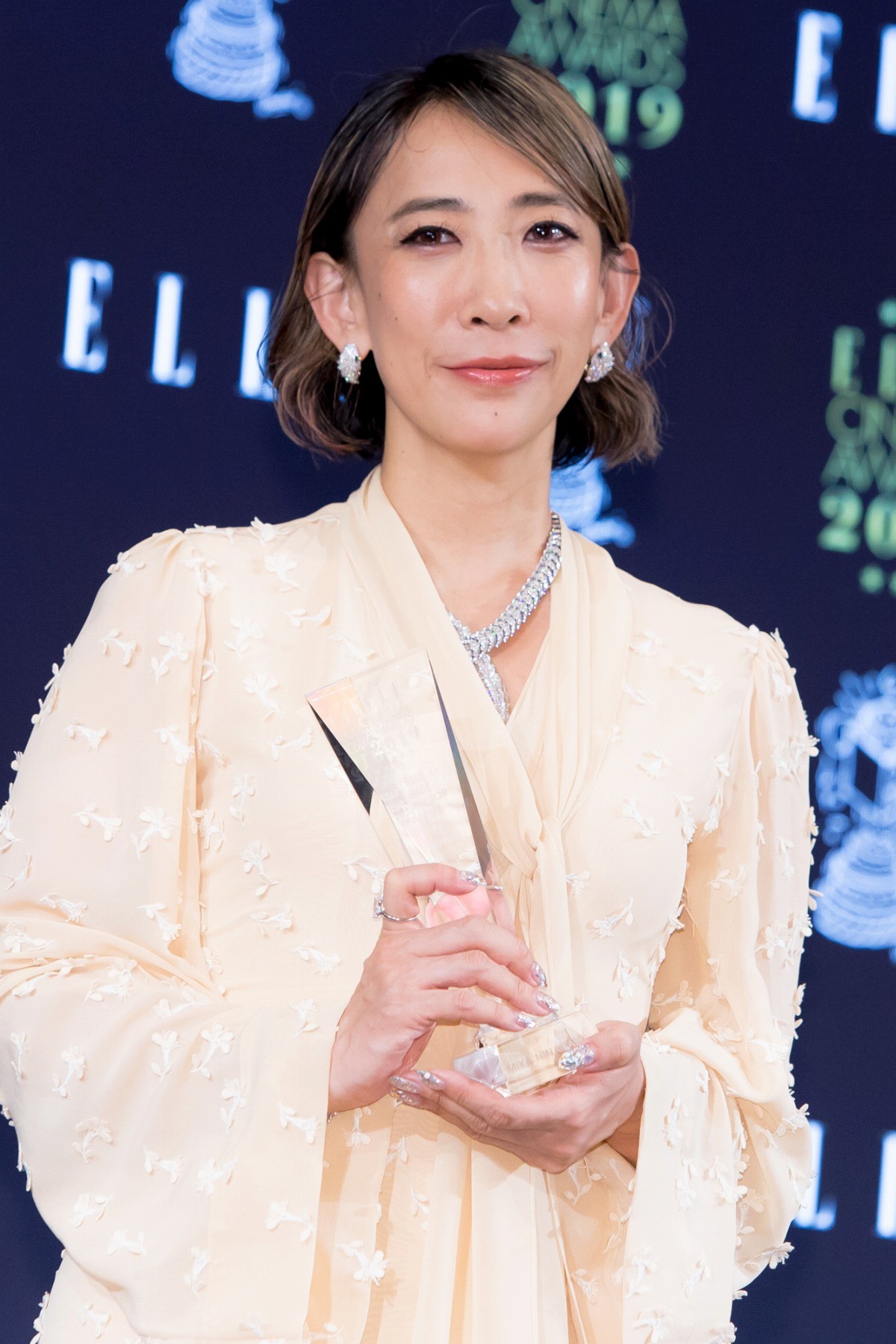 中村倫也、佐久間由衣に「僕、竹馬に乗ってもそんなにスタイリッシュにならない」