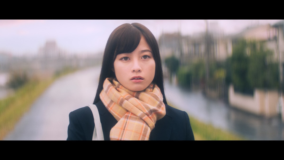 橋本環奈＆浜辺美波、支え合う親友同士の受験生に　ドコモ新CMスタート