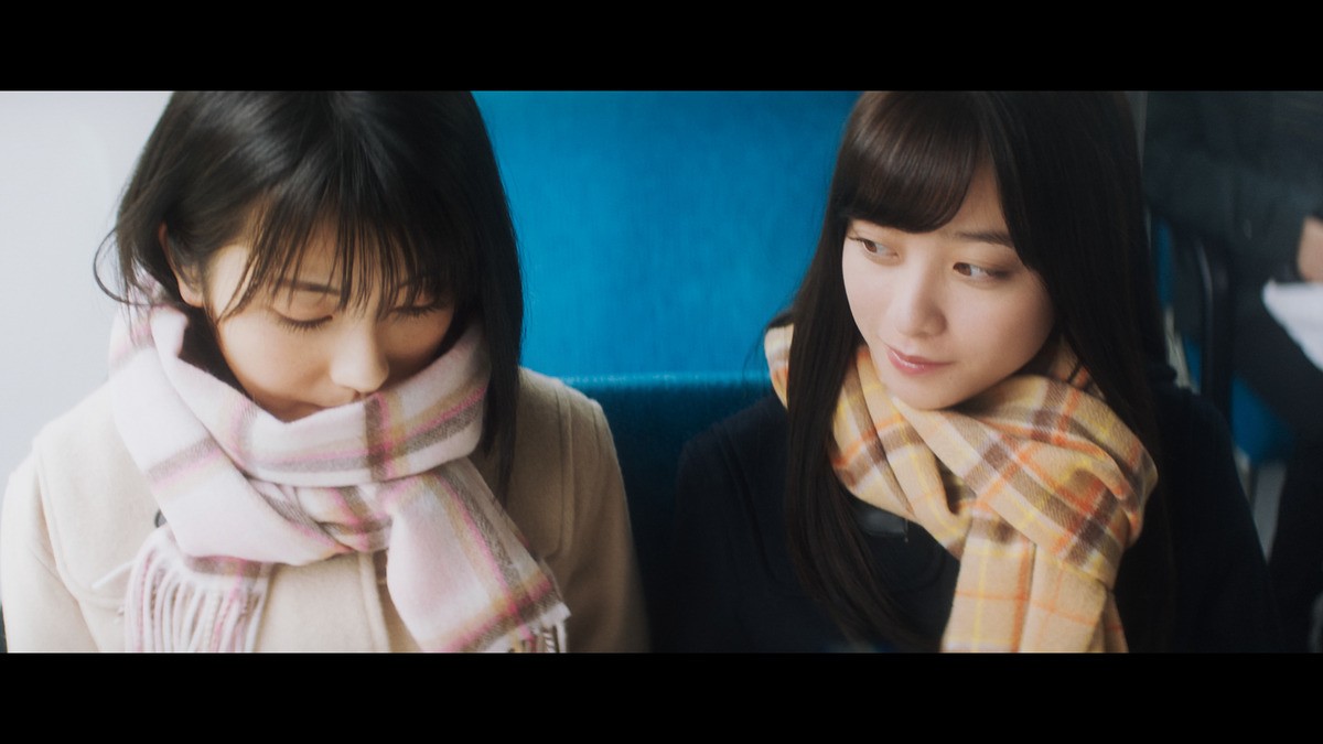 橋本環奈＆浜辺美波、支え合う親友同士の受験生に　ドコモ新CMスタート