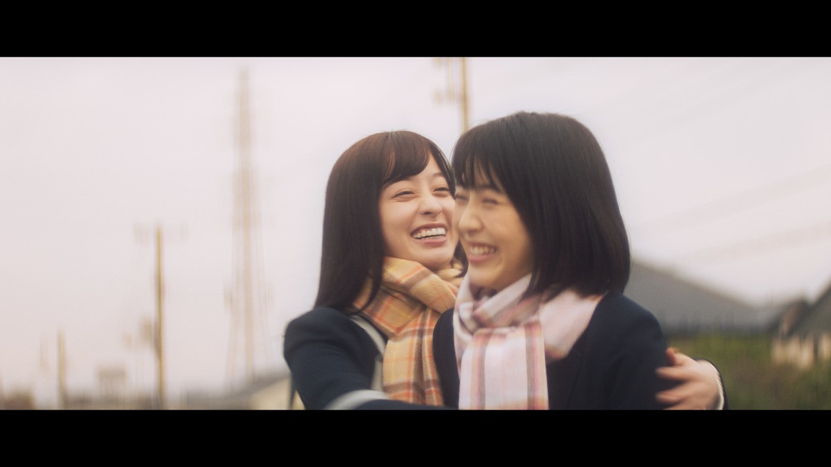 橋本環奈＆浜辺美波、支え合う親友同士の受験生に　ドコモ新CMスタート