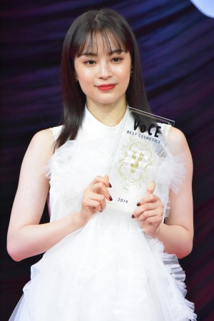 VOCE BEST COSMETICS AWARDS 2019に登場した広瀬すず