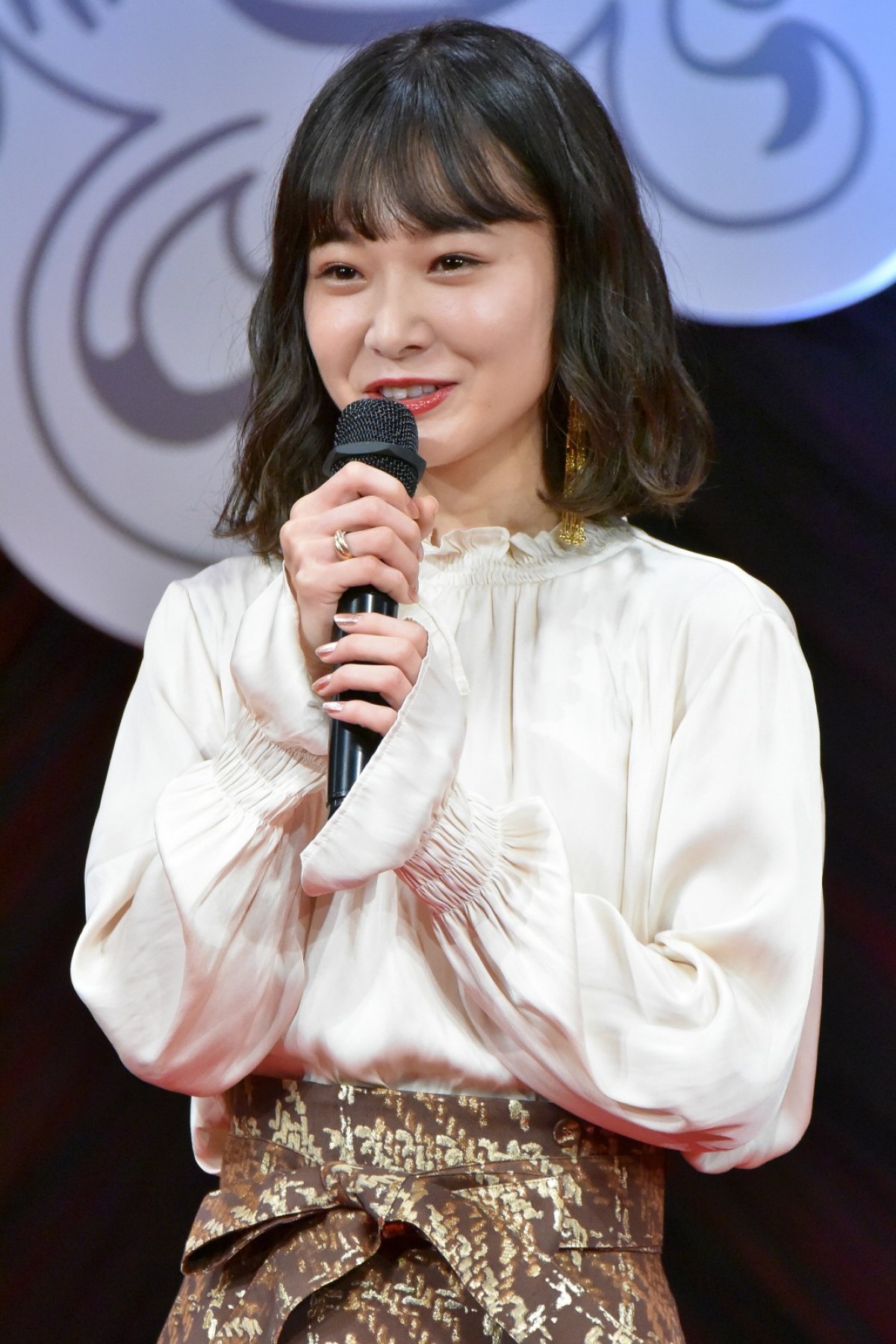 広瀬すず、2019年“最も美しい顔”に　純白ドレス姿で登場