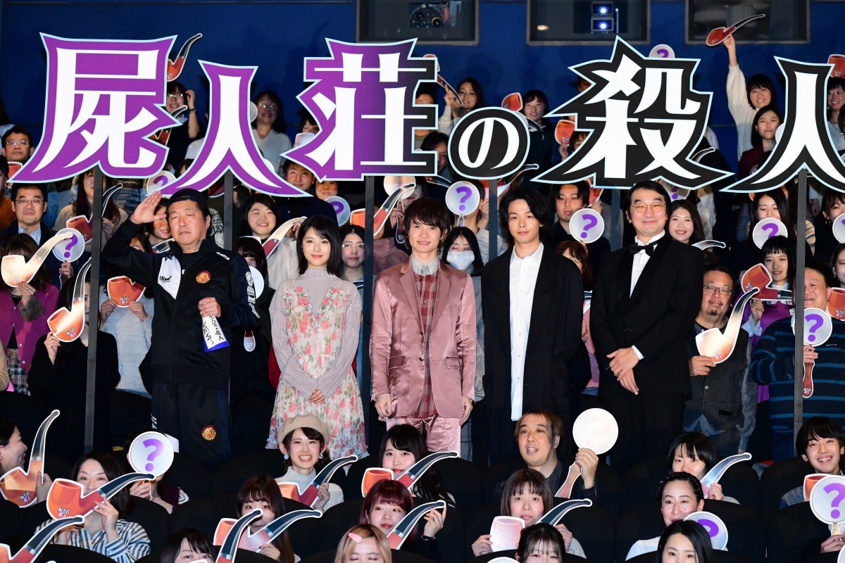 浜辺美波、お風呂の“途中”で起きた大事件を告白「腰から転んで…」 