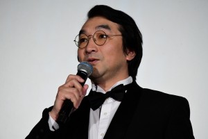 映画『屍人荘の殺人』初日舞台あいさつに登場した池田鉄洋