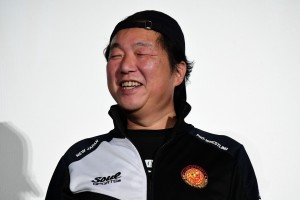 映画『屍人荘の殺人』初日舞台あいさつに登場した木村ひさし監督