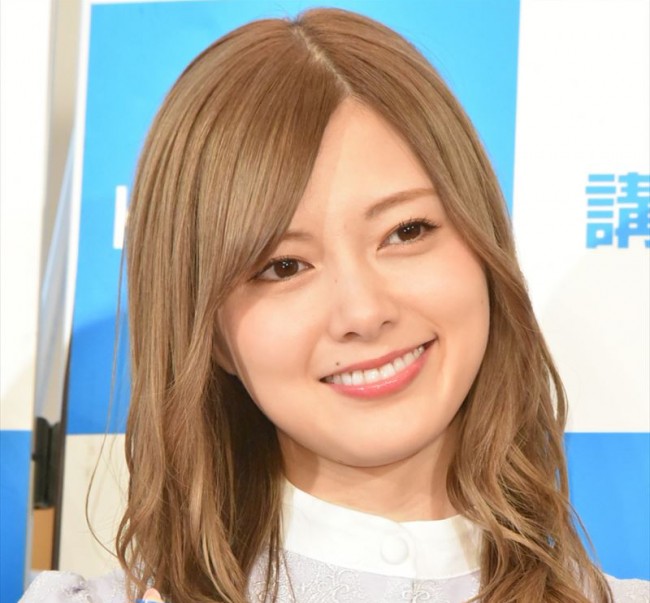 乃木坂46 白石麻衣の サンタ姿 に 美しい かわいいサンタ の声