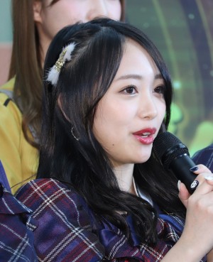 『第61回輝く！日本レコード大賞』記者会見に登場したAKB48・向井地美音