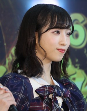 『第61回輝く！日本レコード大賞』記者会見に登場したAKB48・小栗有以