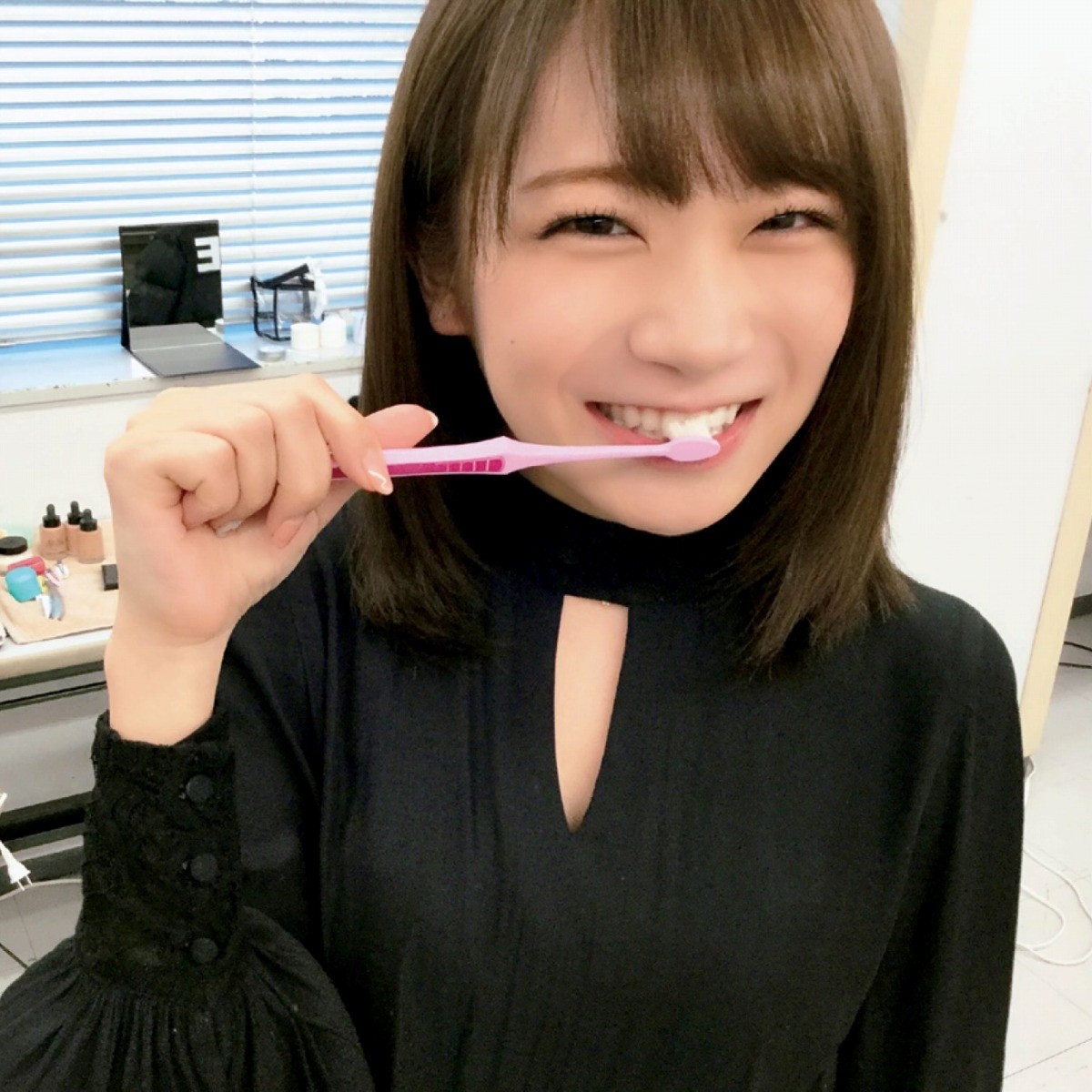 乃木坂46・白石麻衣、秋元真夏は「プロっぽい」 写真を絶賛