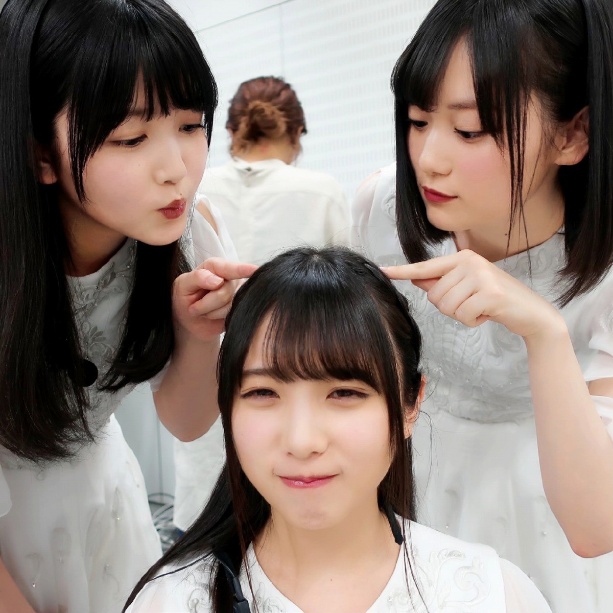 乃木坂46・白石麻衣、秋元真夏は「プロっぽい」 写真を絶賛