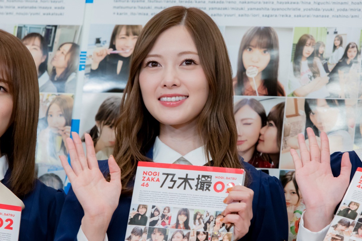 乃木坂46・白石麻衣、秋元真夏は「プロっぽい」 写真を絶賛