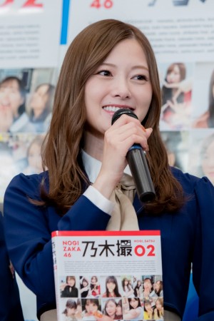 乃木坂46写真集『乃木撮 VOL.02』刊行記者会見に登場した乃木坂46・白石麻衣