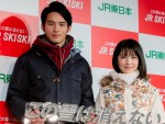 【写真】浜辺美波、岡田健史との雪合戦に警戒「やられちゃうんじゃないかと思って」