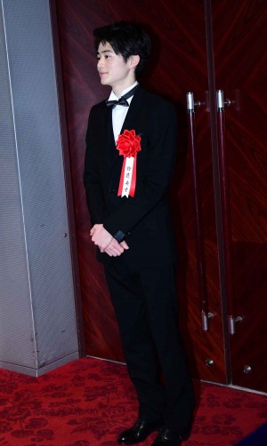 第44回報知映画賞表彰式に登場した鈴鹿央士