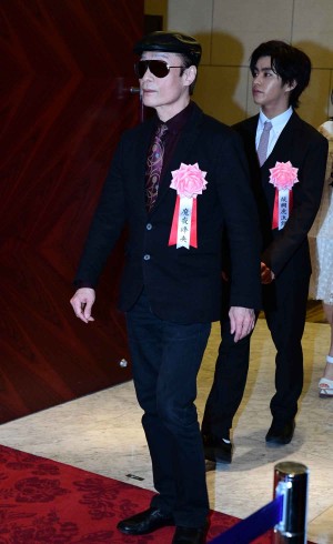 第44回報知映画賞表彰式に登場した魔夜峰央氏（漫画家）