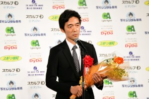 第44回報知映画賞表彰式に登場した佐藤信介監督