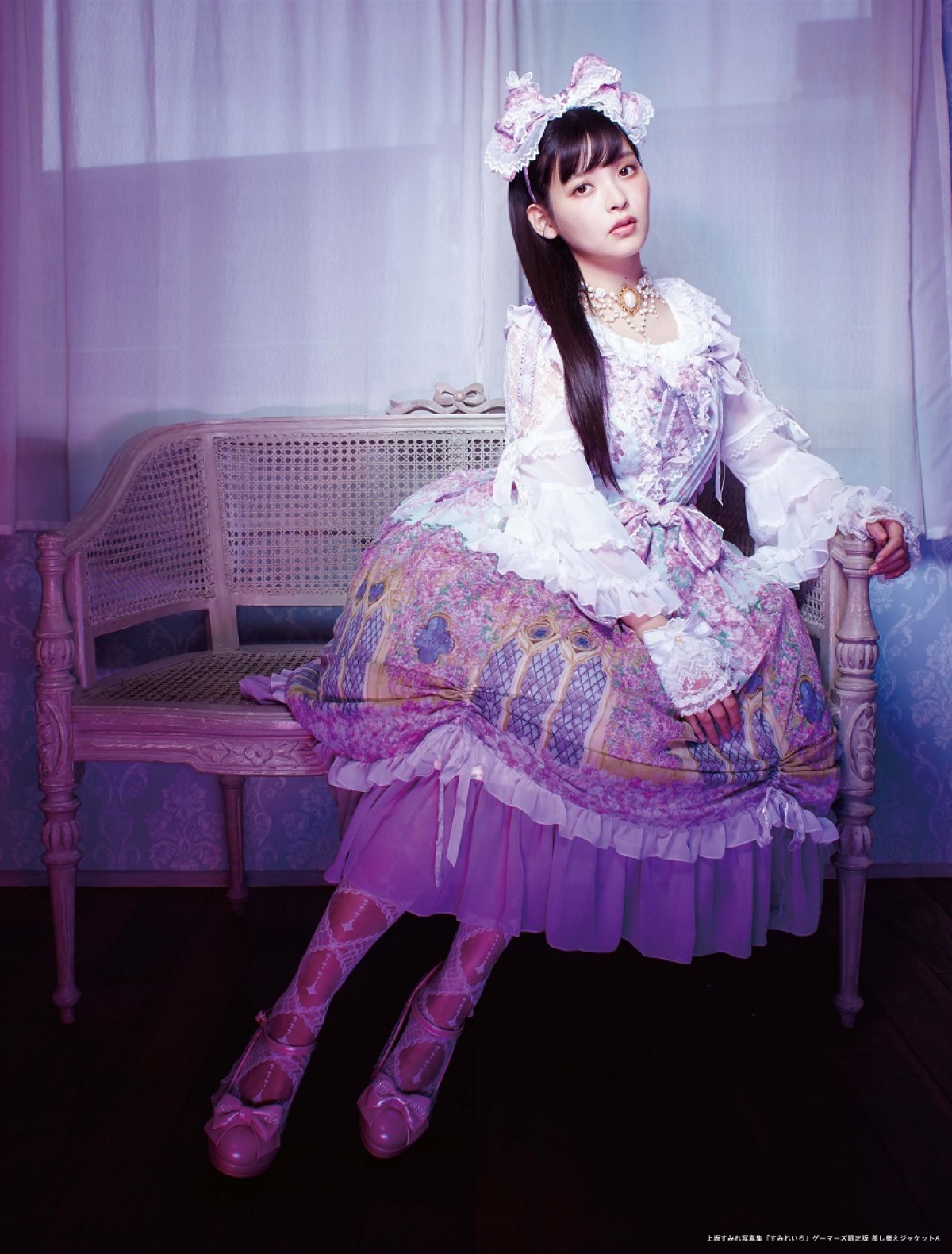 上坂すみれ、胸元セクシーショットに釘付け　写真集『すみれいろ』新カット公開