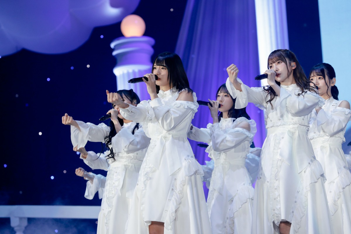 日向坂46、かわいすぎるサンタ衣装で4万人魅了「ひなくり2019」