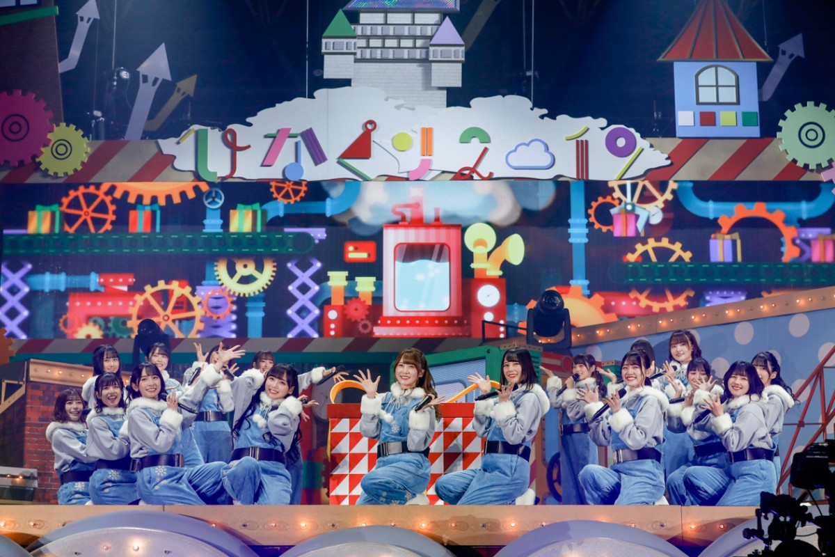 日向坂46、かわいすぎるサンタ衣装で4万人魅了「ひなくり2019」