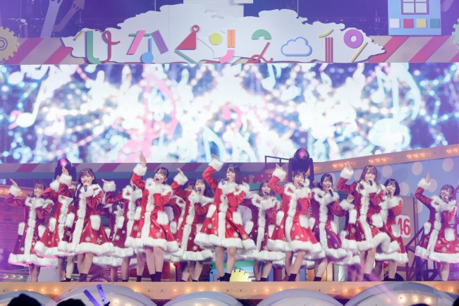 写真）日向坂46、かわいすぎるサンタ衣装で4万人魅了「ひなくり2019