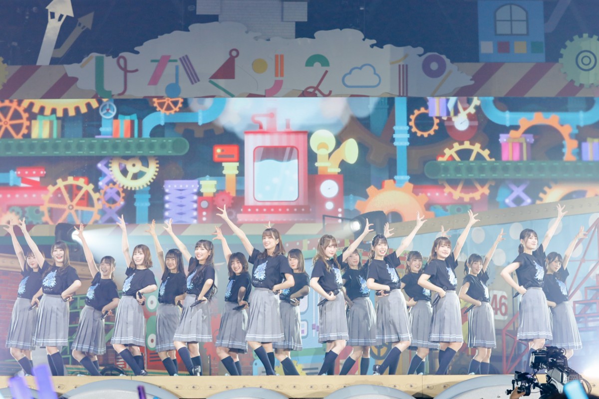 日向坂46、かわいすぎるサンタ衣装で4万人魅了「ひなくり2019」