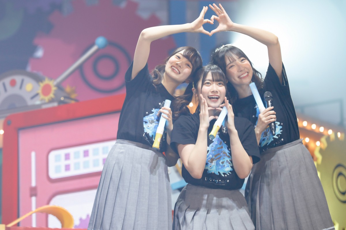 日向坂46、かわいすぎるサンタ衣装で4万人魅了「ひなくり2019」
