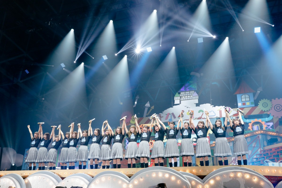 日向坂46、かわいすぎるサンタ衣装で4万人魅了「ひなくり2019」