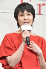 映画『ラストレター』完成披露舞台あいさつに登場した松たか子