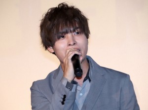 映画『僕のヒーローアカデミア THE MOVIE ヒーローズ：ライジング』初日舞台あいさつに登場した岡本信彦