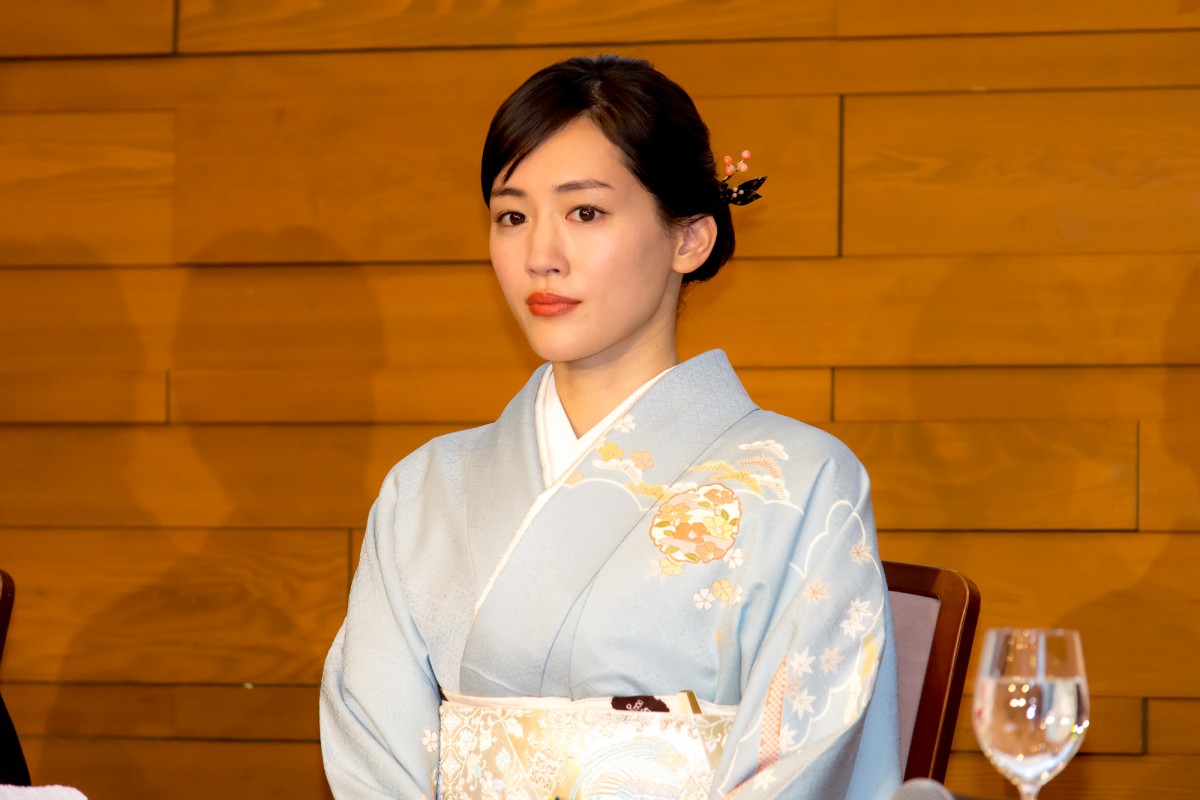 綾瀬はるか、久々の“ぎぼむす”撮影に「頭の先から爪先まで緊張感がありました」