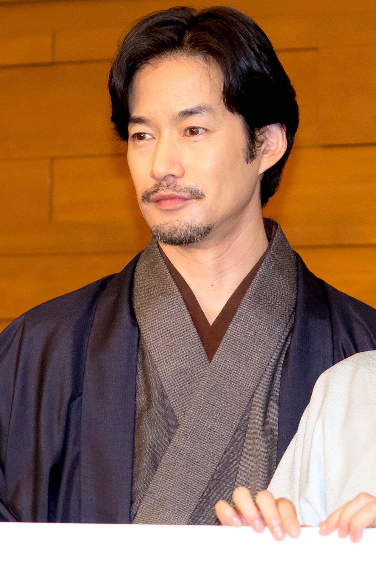 綾瀬はるか、久々の“ぎぼむす”撮影に「頭の先から爪先まで緊張感がありました」