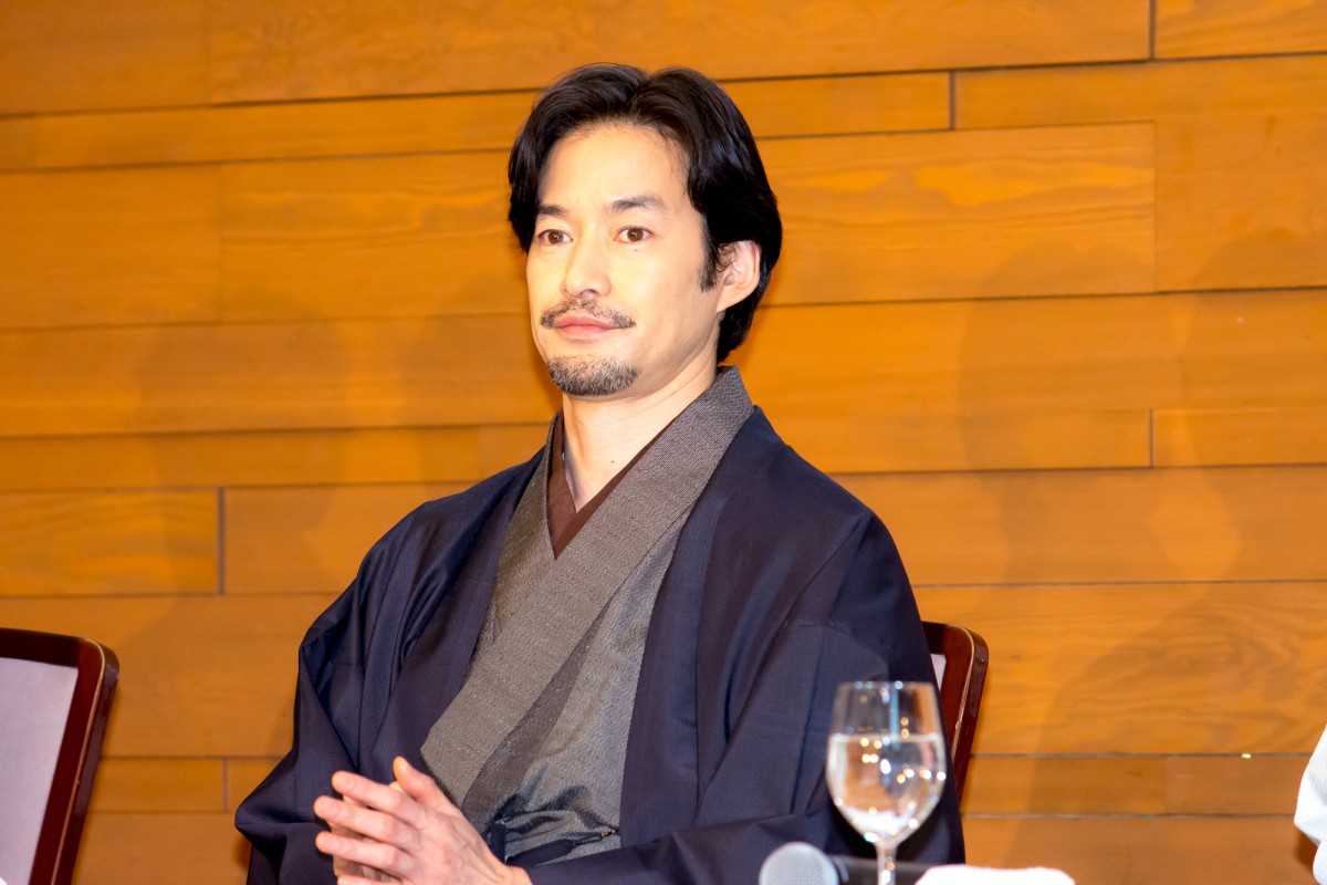 綾瀬はるか、久々の“ぎぼむす”撮影に「頭の先から爪先まで緊張感がありました」