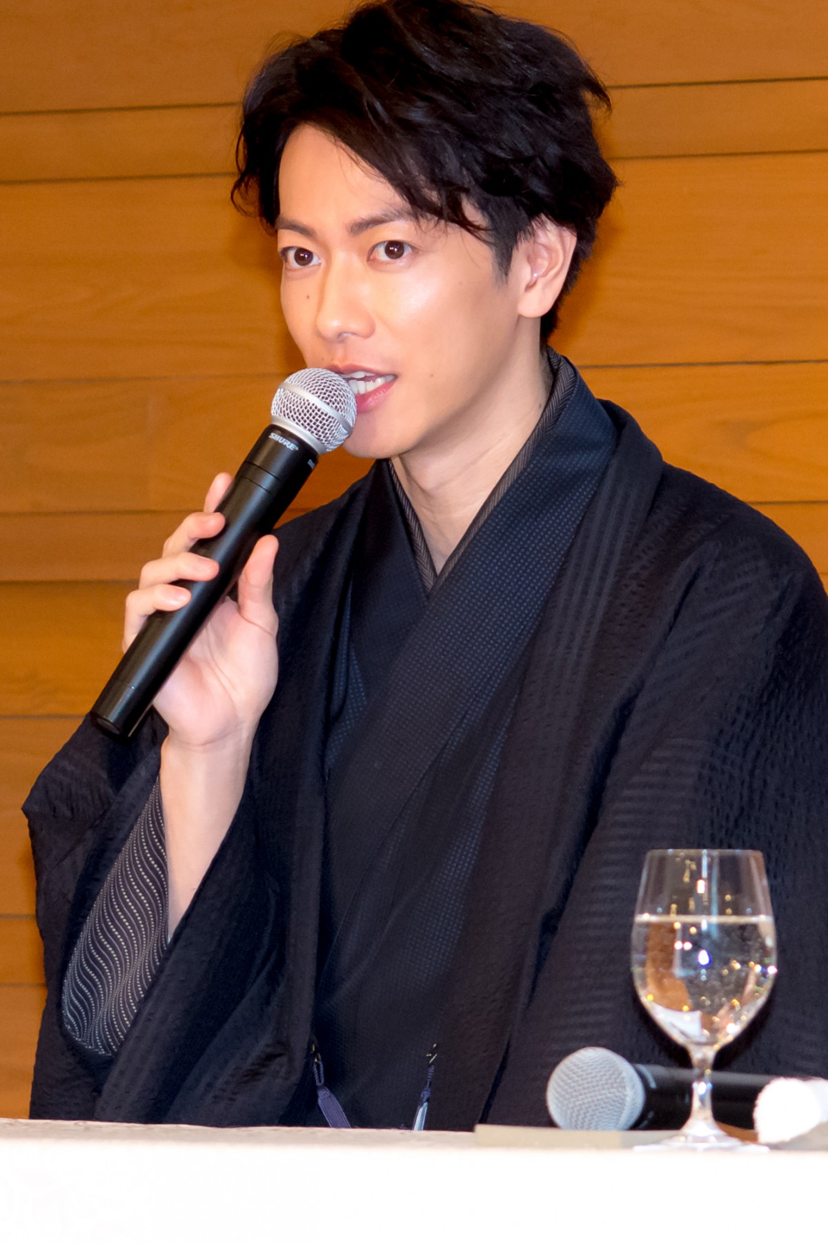 綾瀬はるか、久々の“ぎぼむす”撮影に「頭の先から爪先まで緊張感がありました」