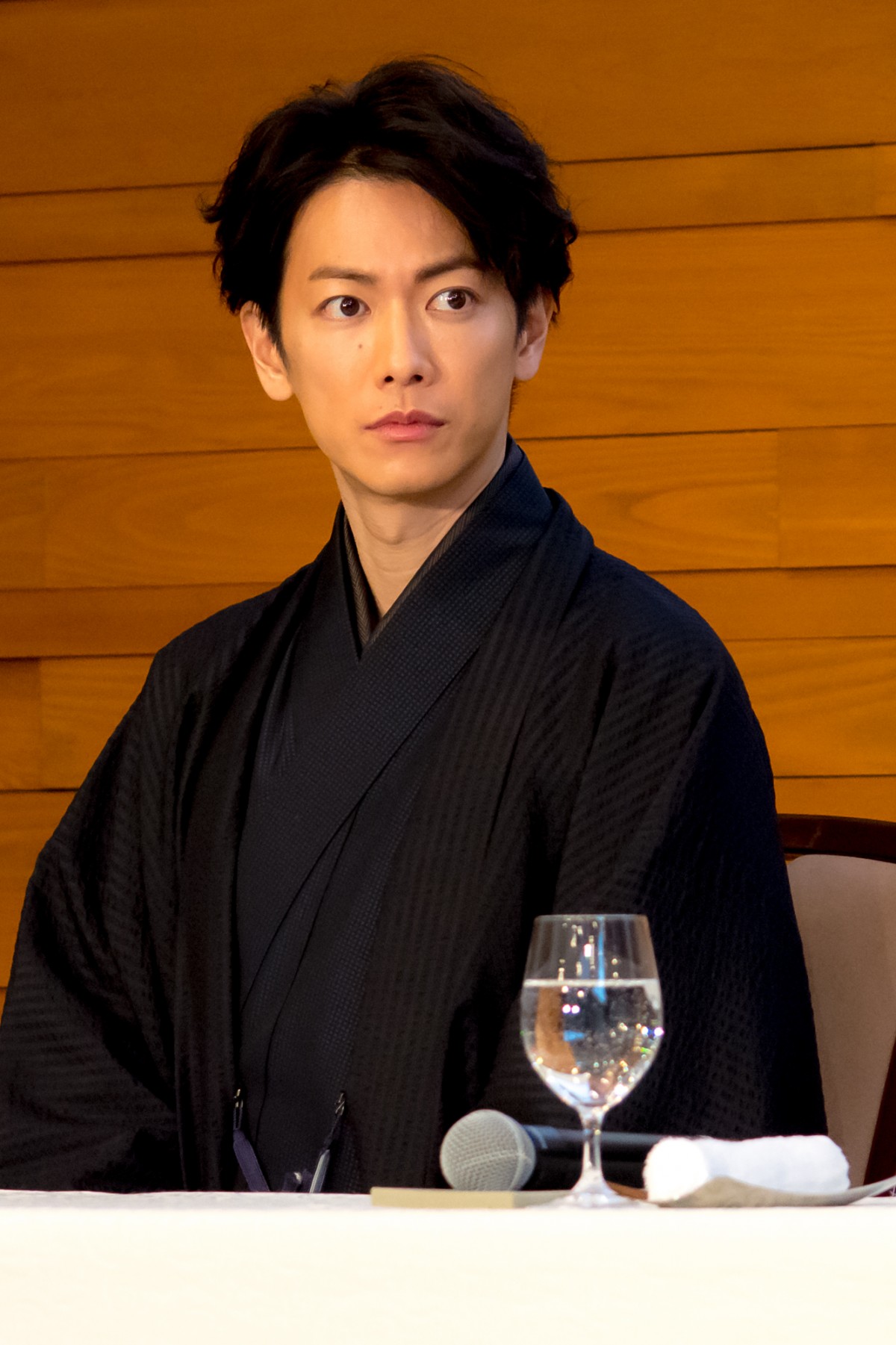 綾瀬はるか、久々の“ぎぼむす”撮影に「頭の先から爪先まで緊張感がありました」