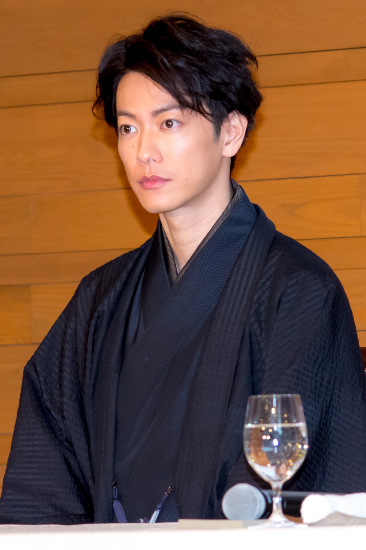 綾瀬はるか、久々の“ぎぼむす”撮影に「頭の先から爪先まで緊張感がありました」