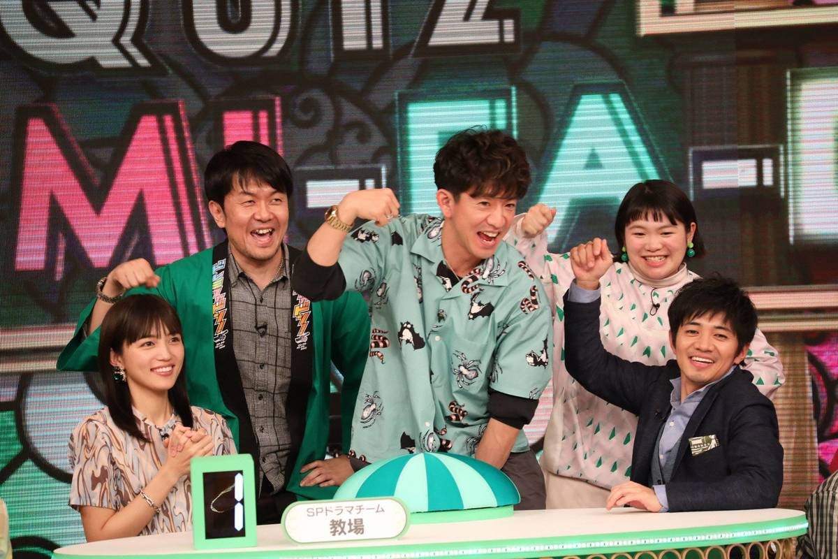 『クイズ!ドレミファドン!2020新春SP~話題のドラマ出演者がイントロに挑戦!!~』でのスペシャルドラマ『教場』チーム(左から)川口春奈、土田晃之、木村拓哉、富田望生、和田正人